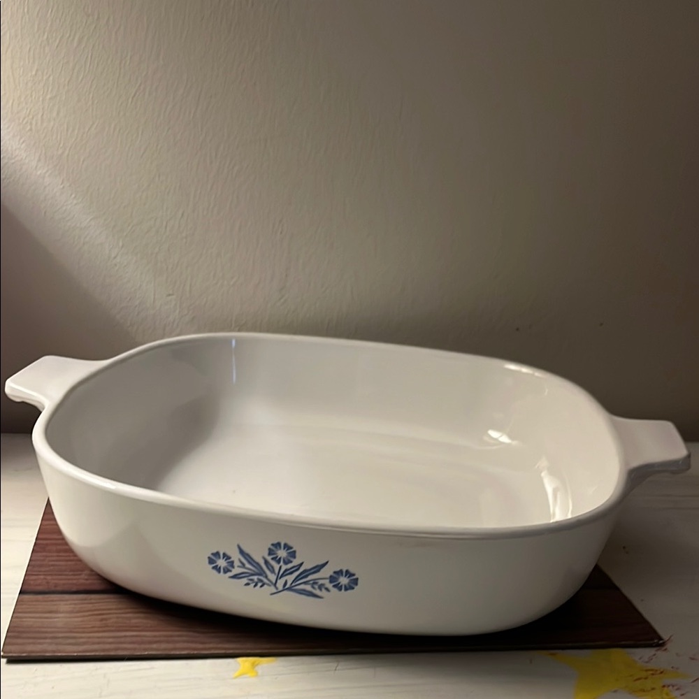 Pyrex 8.5 x8.5 inches CorningWare White and Blue Baking Dish